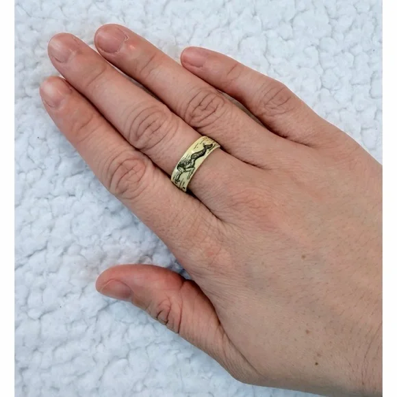 (VTG) Cream/Black Scrimshaw-Style Mermaid/Seashell Nautical-Themed Carved Ring - Picture 11 of 11